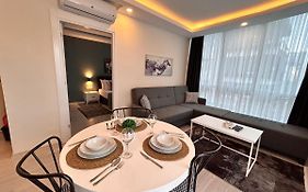 Hadrians Tower Apart Otel
